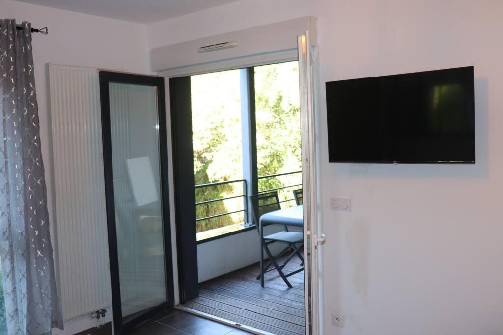 Apartament Les Cedres -Tram A 50 Metres, Bordeaux A 5 Minutes, Parking Cenon Zewnętrze zdjęcie